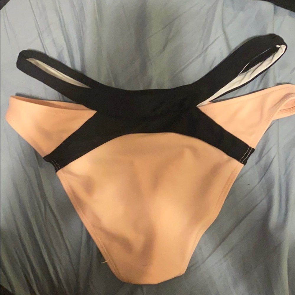 Bikini - Picture 2 of 2
